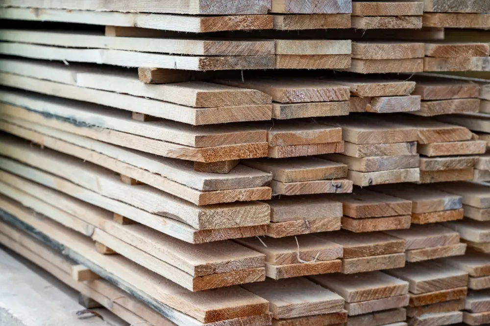 Planche de bois empiléwebp